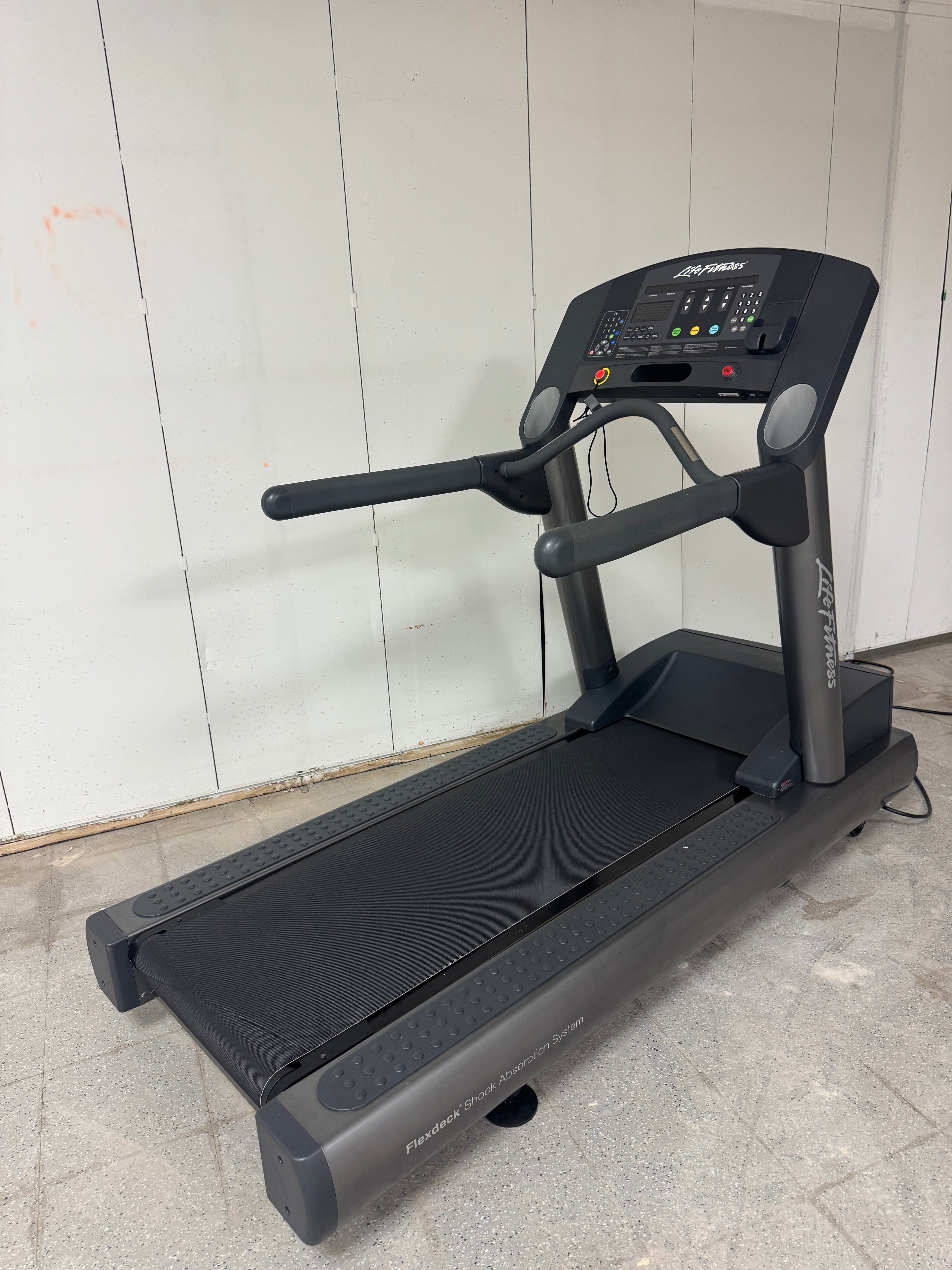 Life Fitness CLST Treadmill