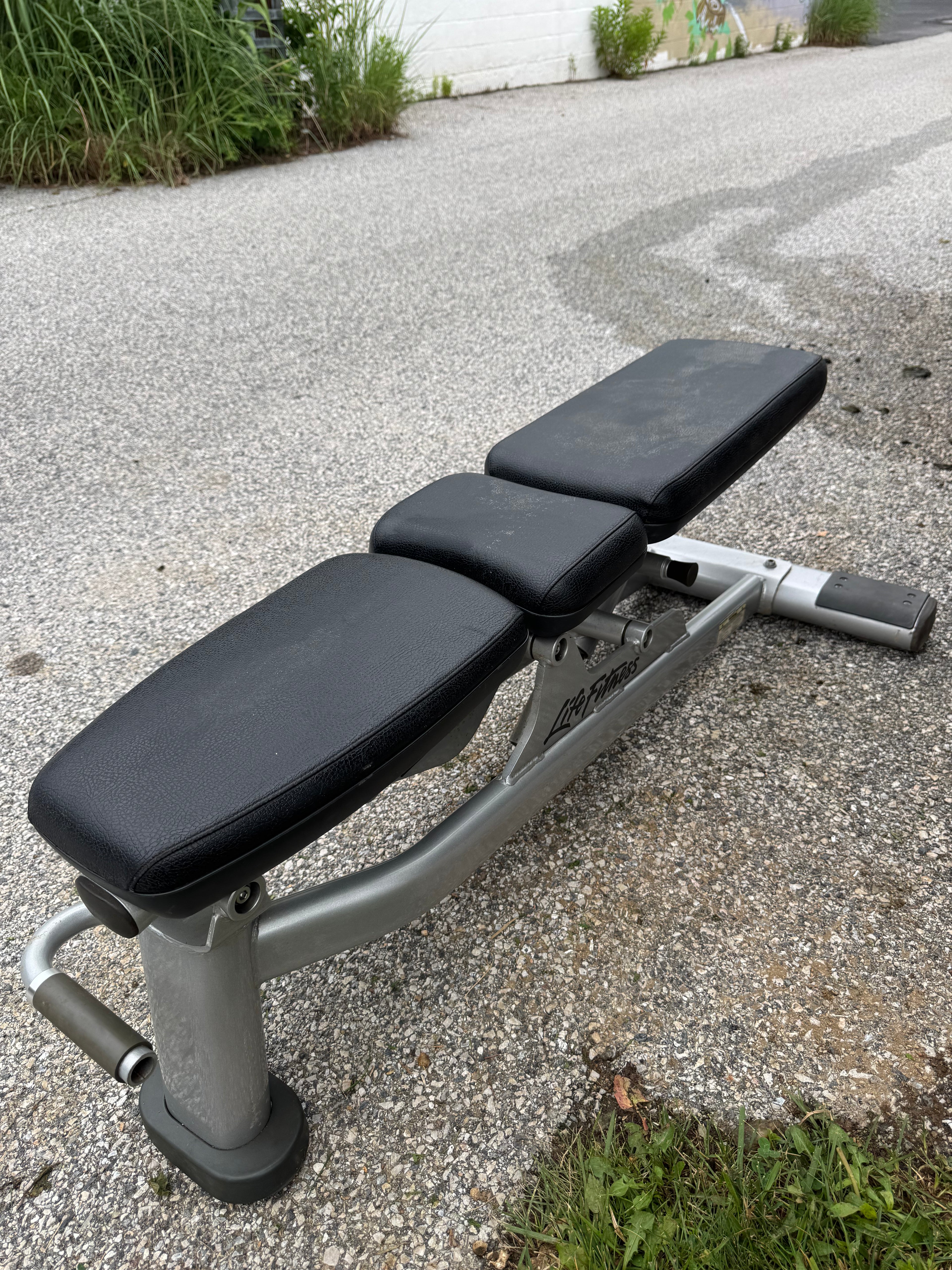 Life Fitness Signature Series SMAB Multi Adjustable Bench