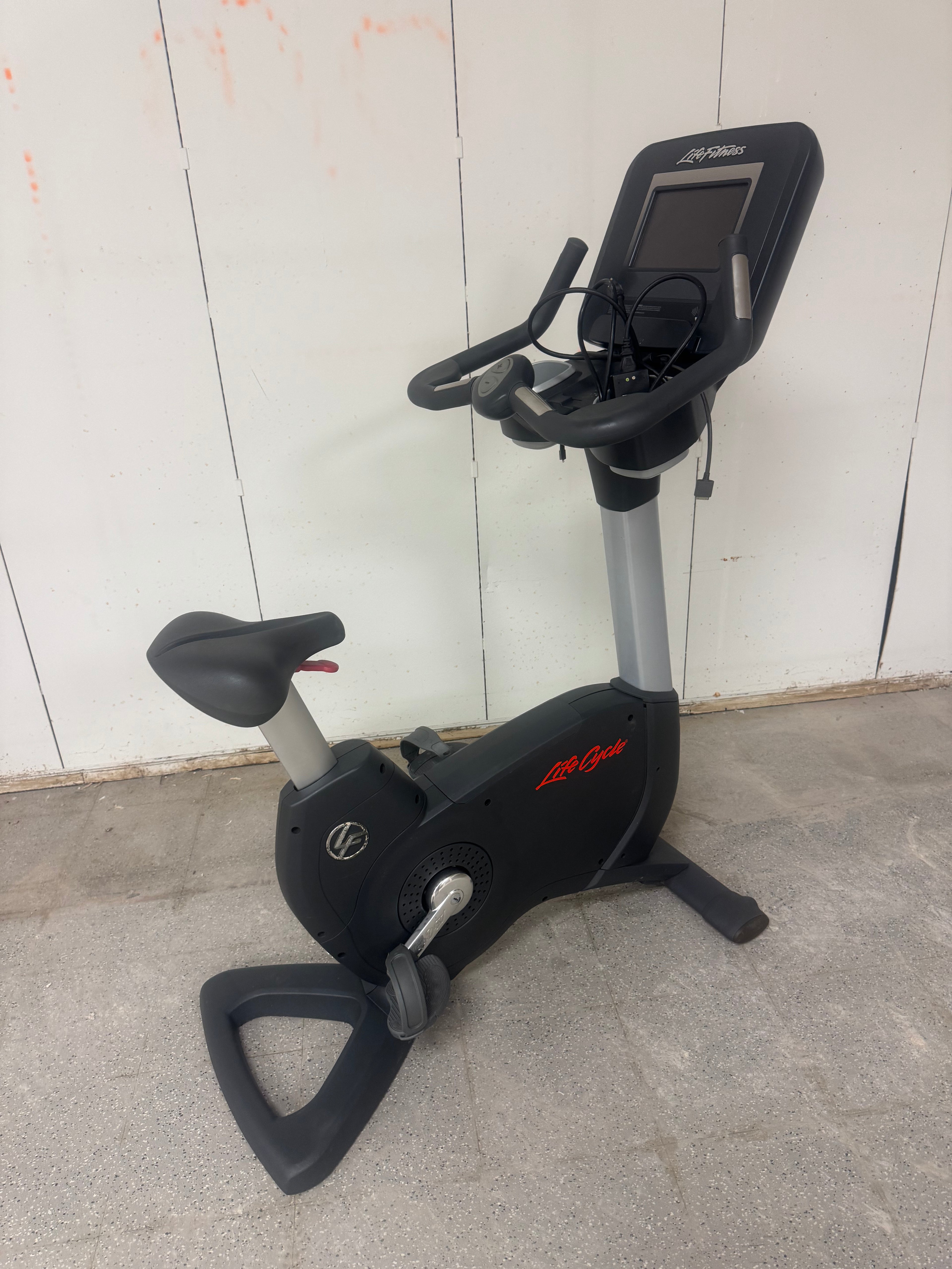 Life Fitness 95C Elevation Series Upright Bike W/ Si Console